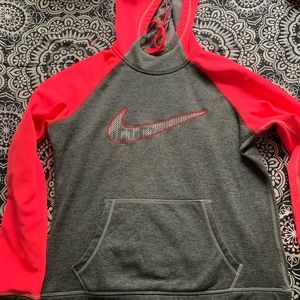 I’m selling my Nike hoodie, only wore it twice.